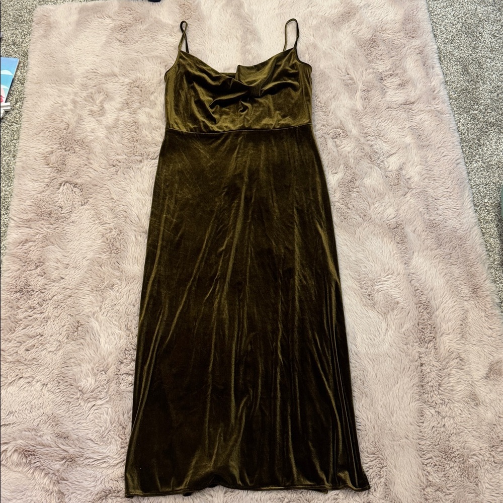 Gorgeous green velvet dress